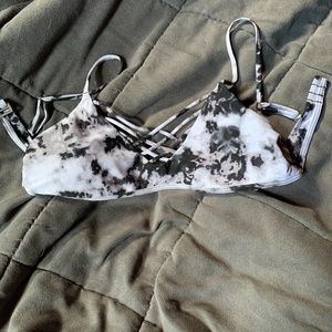 Black and white Hollister swim top.